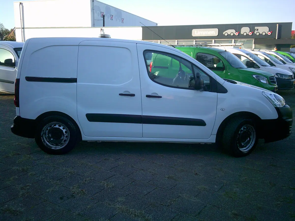 1.6 BlueHDI 100 Club S&S VOORZIEN VAN AIRCO+CRUISE !! BTW /BPM VRIJ !!