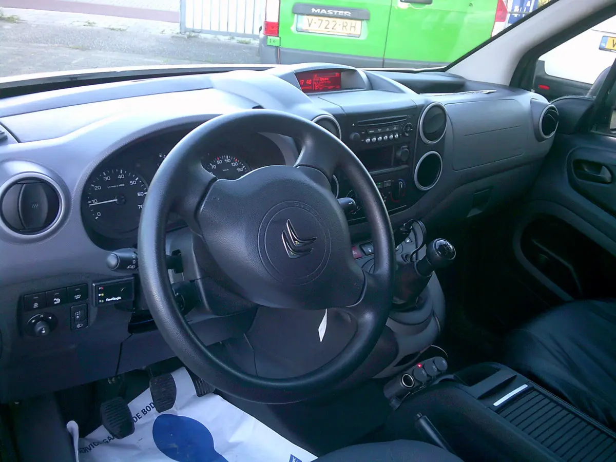 1.6 BlueHDI 100 Club S&S VOORZIEN VAN AIRCO+CRUISE !! BTW /BPM VRIJ !!
