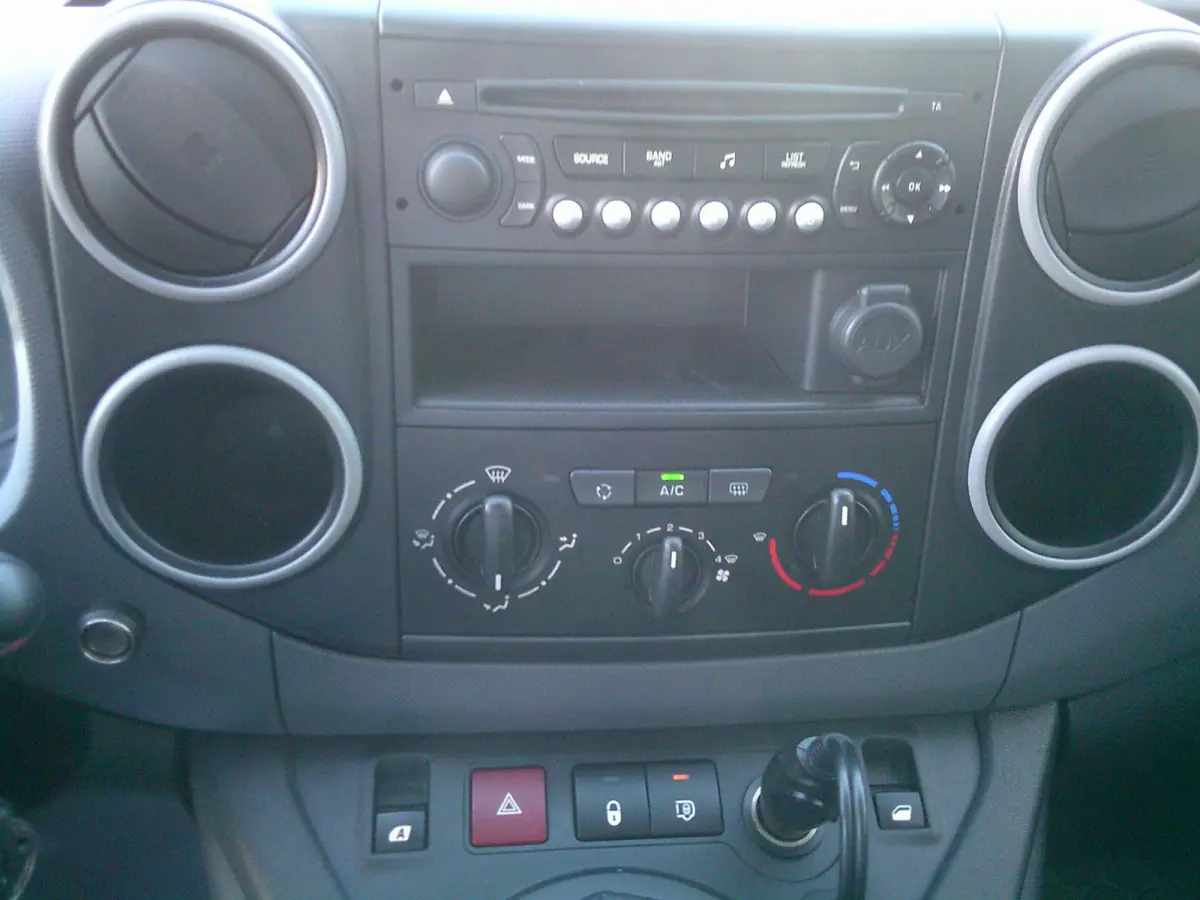 1.6 BlueHDI 100 Club S&S VOORZIEN VAN AIRCO+CRUISE !! BTW /BPM VRIJ !!