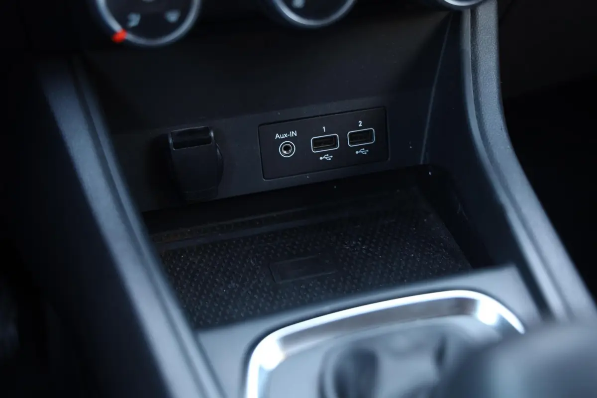 1.3 TCe 140 Zen Achteruitrijcamera Airco Cruise CarPlay Trekhaak 1e Eigenaar Getint glas NL-Auto!