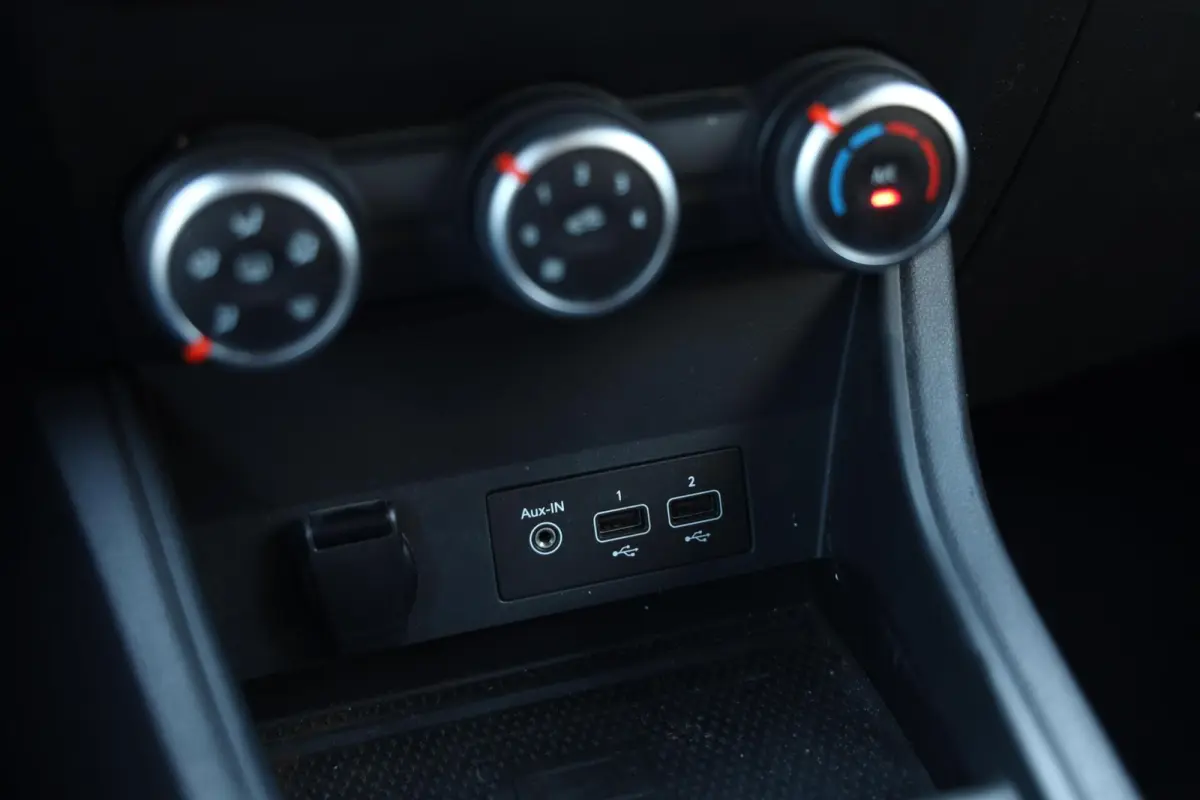 1.3 TCe 140 Zen Achteruitrijcamera Airco Cruise CarPlay Trekhaak 1e Eigenaar Getint glas NL-Auto!