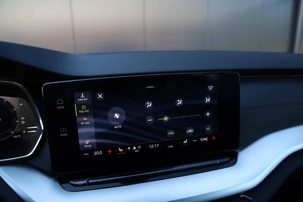 1.0 TSI 110pk Sport Business Stoelverwarming Trekhaak 1e Eigenaar Clima Cruise NL-Auto!