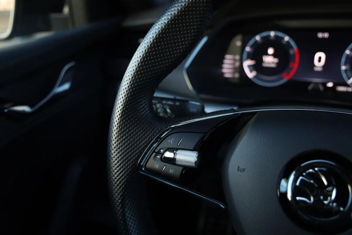 1.0 TSI 110pk Sport Business Stoelverwarming Trekhaak 1e Eigenaar Clima Cruise NL-Auto!