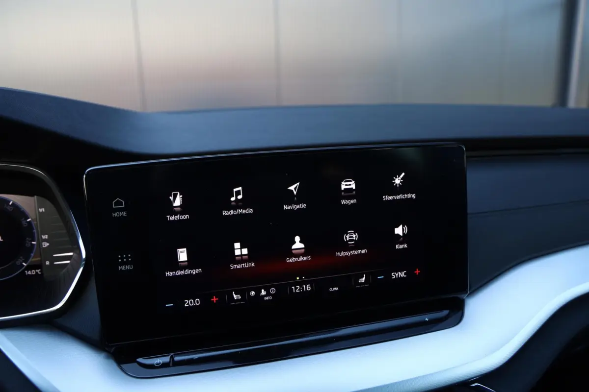 1.0 TSI 110pk Sport Business Stoelverwarming Trekhaak 1e Eigenaar Clima Cruise NL-Auto!