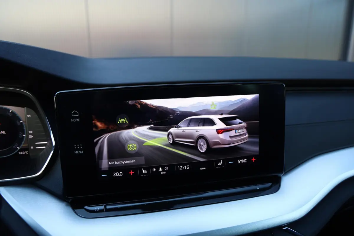 1.0 TSI 110pk Sport Business Stoelverwarming Trekhaak 1e Eigenaar Clima Cruise NL-Auto!