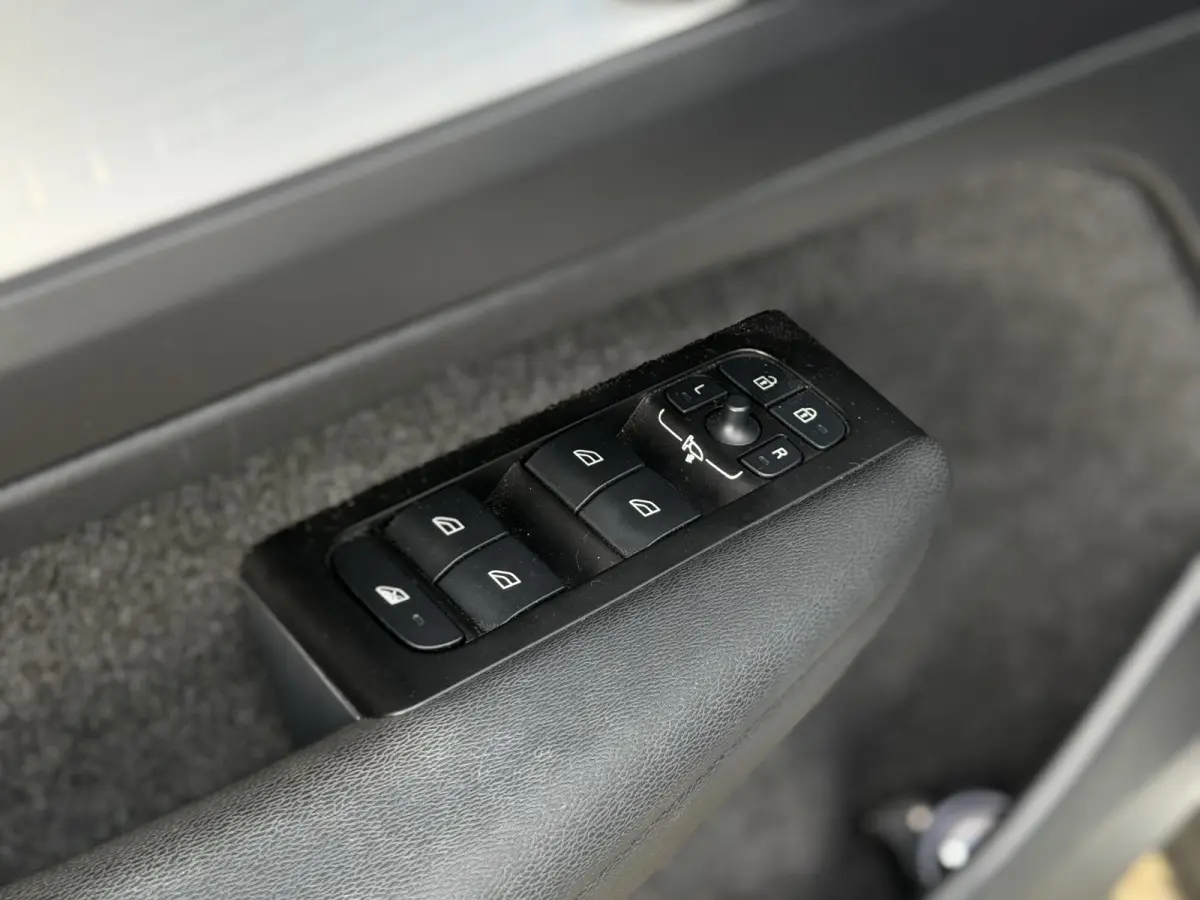 1.5 T4 Inscription Expression PHEV | Zeer Nette Staat | NL AUTO | Achteruitrijcamera | Trekhaak | Elektrische Achterklep | Virtual Cockpit | APK tot 18-09-2027 |