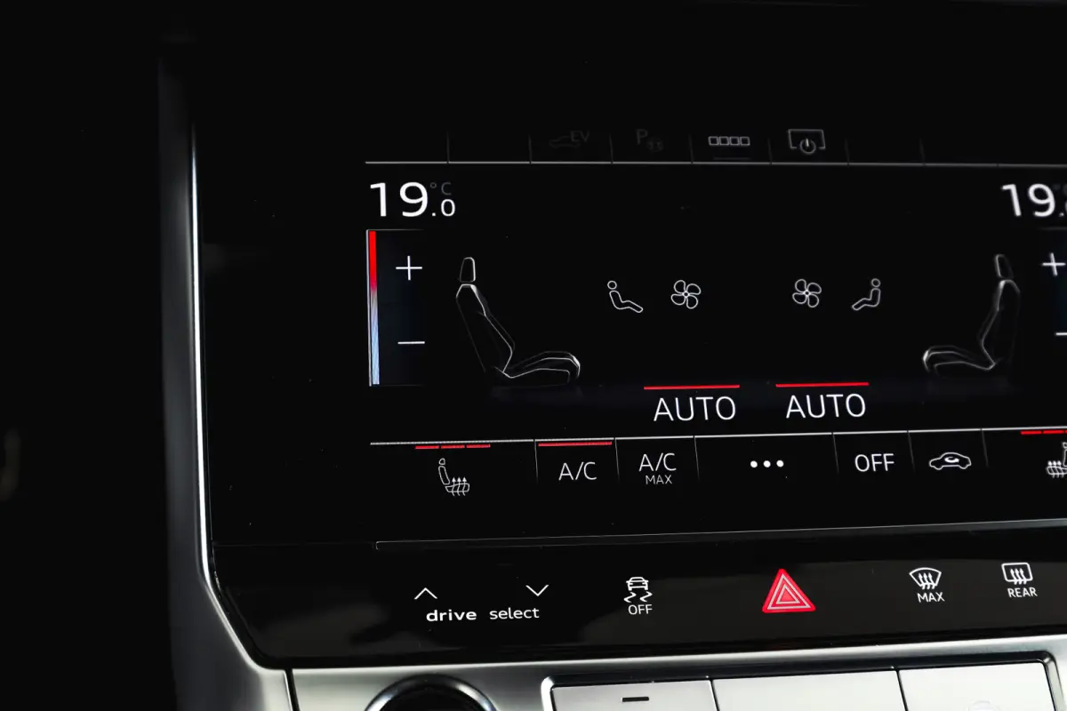 55 TFSI e quattro S edition Competition | S/K-Panodak | Adapt. Cruise | Stoelverw. | PDC | Camera | NAV + App. Connect | ECC | Elek. Klep | LM 21" |