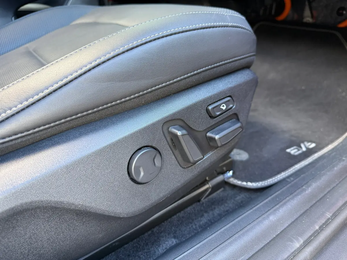 Plus Advanced 77.4 kWh - Automaat - Navi - Panodak - Leder - Org.NL