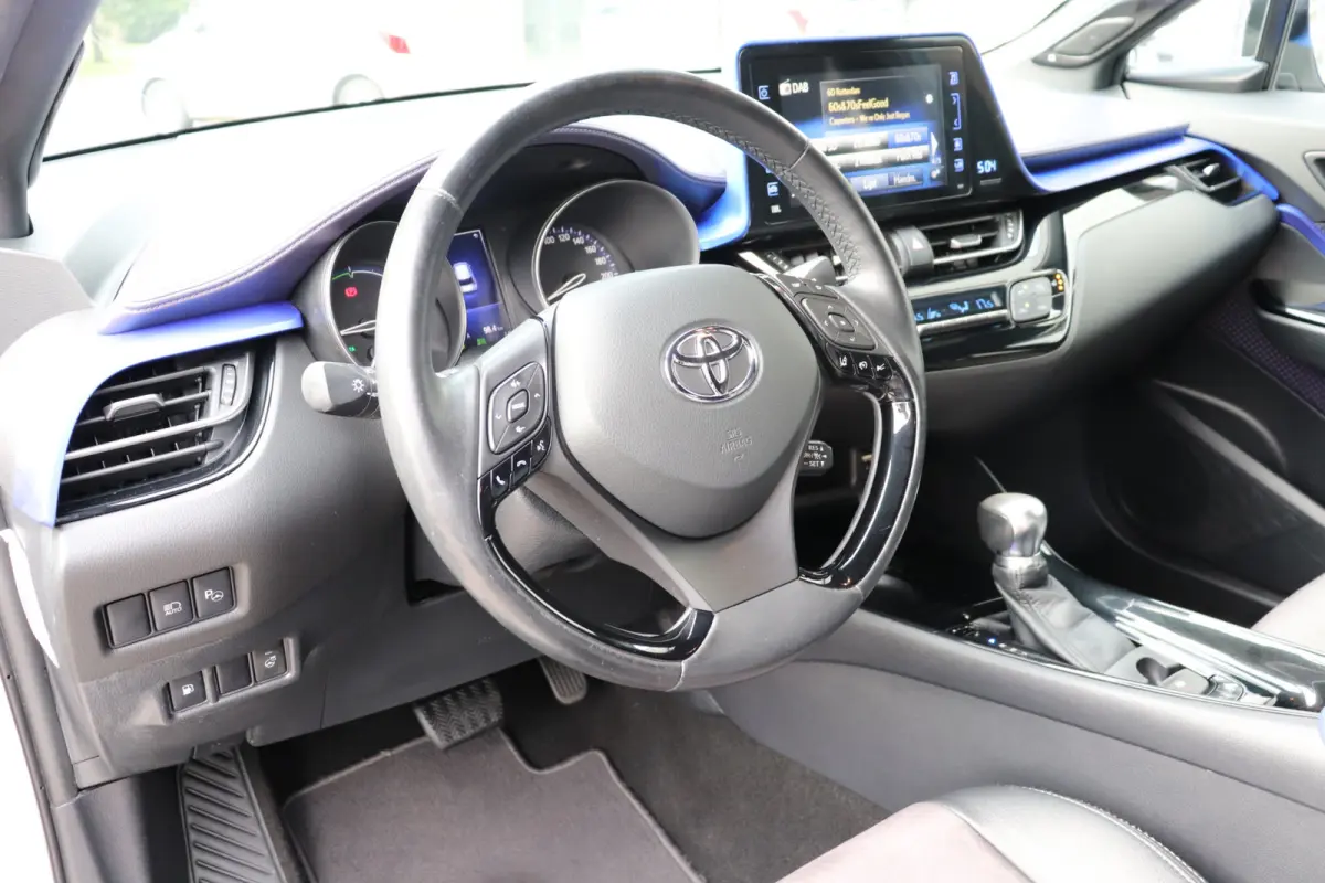 1.8 Hybrid Bi-Tone Automaat. Navigatie, dodehoek, verw. stuur.