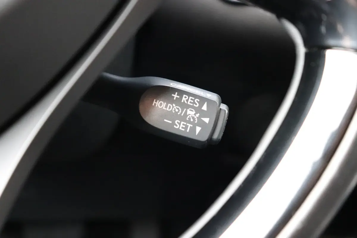 1.8 Hybrid Bi-Tone Automaat. Navigatie, dodehoek, verw. stuur.