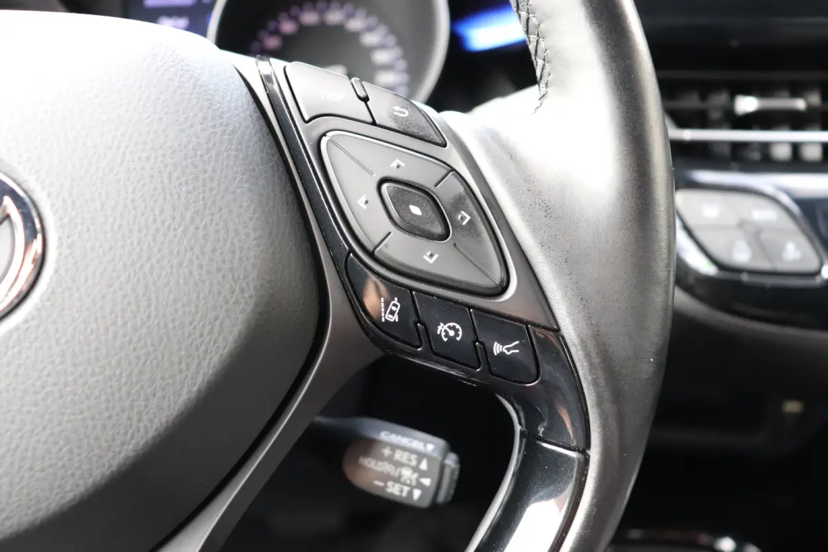 1.8 Hybrid Bi-Tone Automaat. Navigatie, dodehoek, verw. stuur.