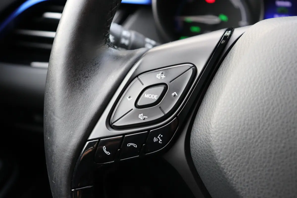 1.8 Hybrid Bi-Tone Automaat. Navigatie, dodehoek, verw. stuur.