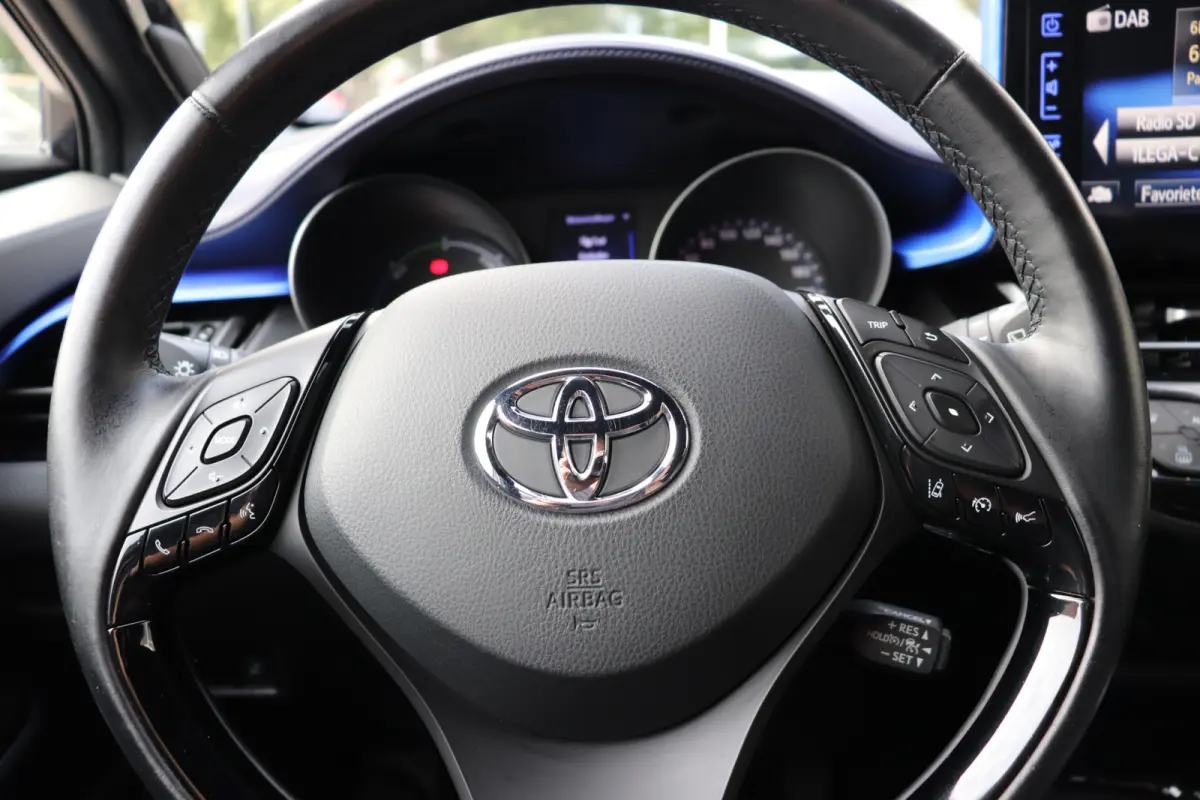 1.8 Hybrid Bi-Tone Automaat. Navigatie, dodehoek, verw. stuur.