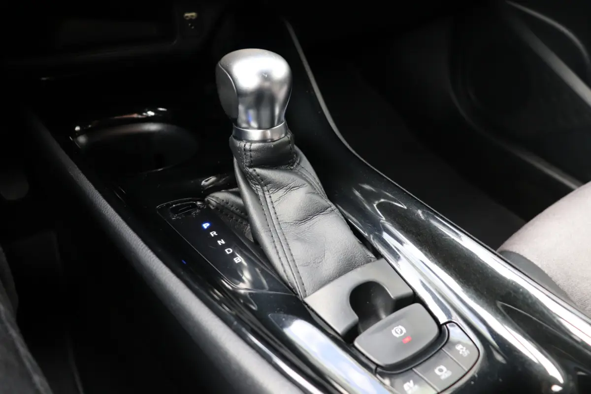 1.8 Hybrid Bi-Tone Automaat. Navigatie, dodehoek, verw. stuur.