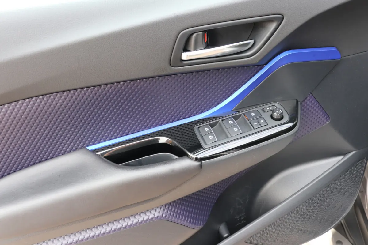 1.8 Hybrid Bi-Tone Automaat. Navigatie, dodehoek, verw. stuur.