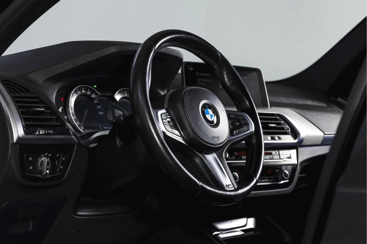 xDrive20i 184 PK High Executive Org. NL | M-Sport | Afn. Trekhaak | All season | Cruise | Stoelverw. | PDC | Camera | NAV | ECC | Elek. Klep | LM 20" |