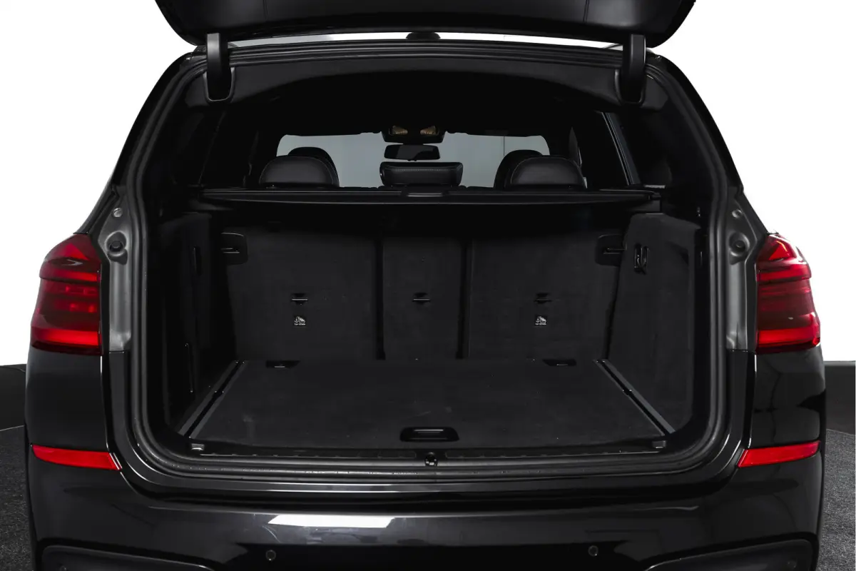 xDrive20i 184 PK High Executive Org. NL | M-Sport | Afn. Trekhaak | All season | Cruise | Stoelverw. | PDC | Camera | NAV | ECC | Elek. Klep | LM 20" |