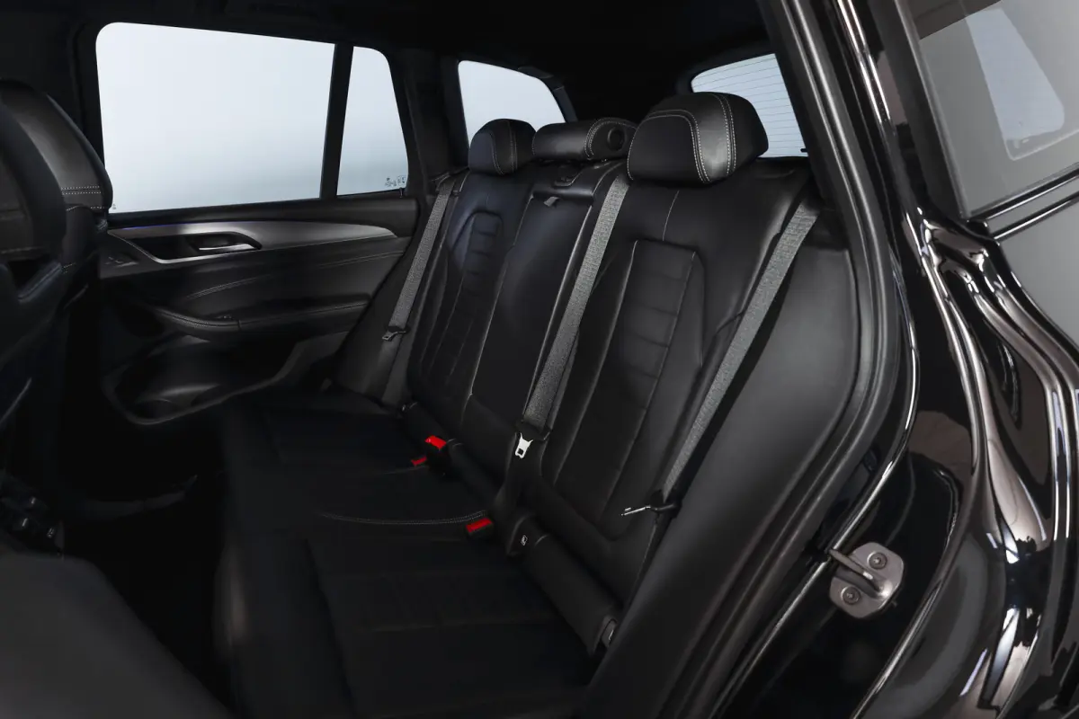 xDrive20i 184 PK High Executive Org. NL | M-Sport | Afn. Trekhaak | All season | Cruise | Stoelverw. | PDC | Camera | NAV | ECC | Elek. Klep | LM 20" |