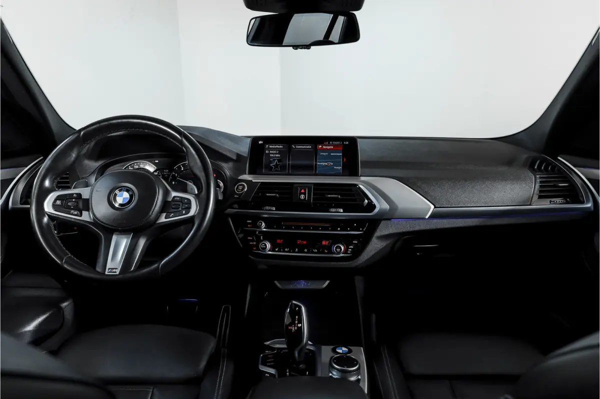 xDrive20i 184 PK High Executive Org. NL | M-Sport | Afn. Trekhaak | All season | Cruise | Stoelverw. | PDC | Camera | NAV | ECC | Elek. Klep | LM 20" |
