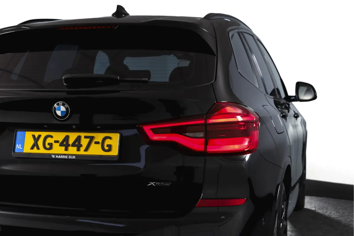 xDrive20i 184 PK High Executive Org. NL | M-Sport | Afn. Trekhaak | All season | Cruise | Stoelverw. | PDC | Camera | NAV | ECC | Elek. Klep | LM 20" |