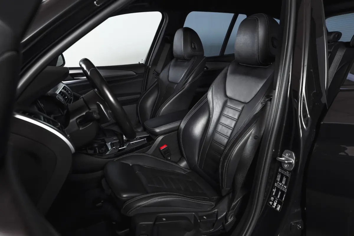 xDrive20i 184 PK High Executive Org. NL | M-Sport | Afn. Trekhaak | All season | Cruise | Stoelverw. | PDC | Camera | NAV | ECC | Elek. Klep | LM 20" |