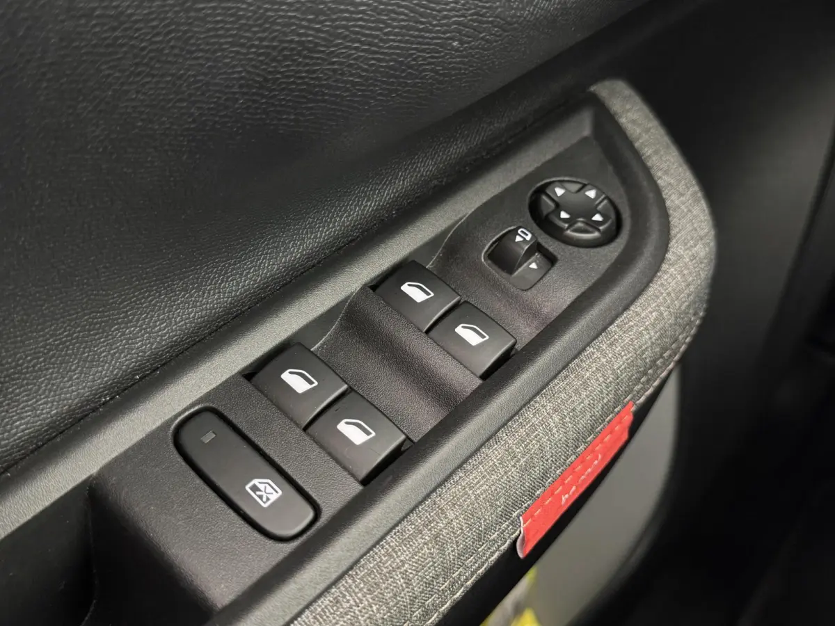 1.2 Hybrid 145pk Plus | Automaat | Camera | Carplay | Clima | Navi by app | Lm velgen | ( Vestiging - Vianen )