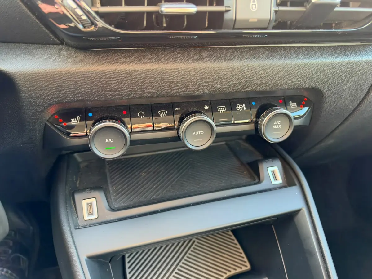 1.2 PureTech Feel, Navi, Airco, Automaat, Stoel verwarming, 1ste Eigenaar, INC BTW
