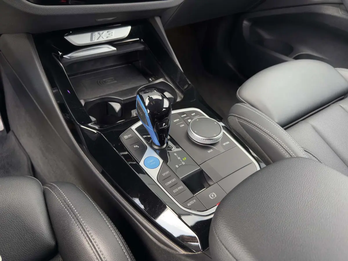 Executive 80 kWh M Sport [SOH 98,8%] Pano,Pilot assist,Elek stoelen,Achteruitrijcamera,Dodehoekdetectie,Dealer onderhouden