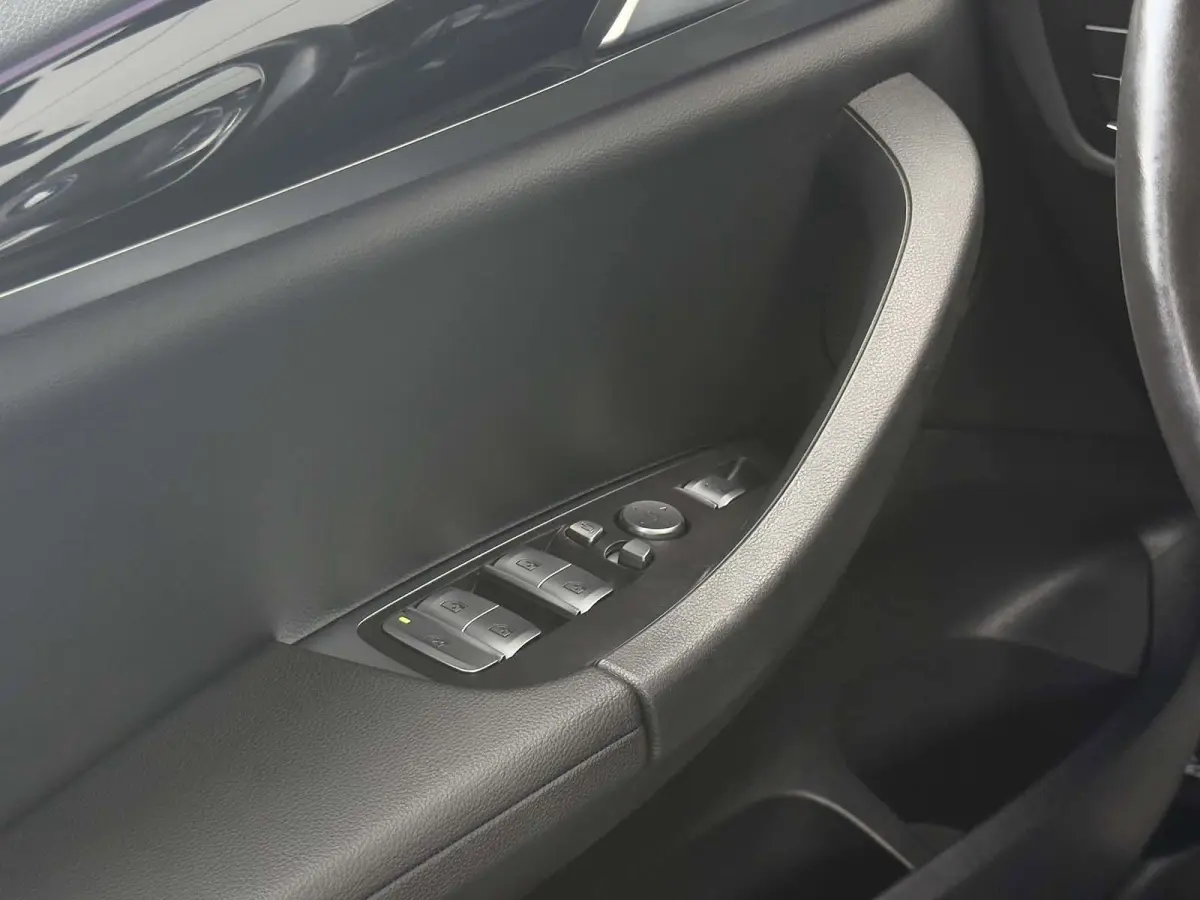 Executive 80 kWh M Sport [SOH 98,8%] Pano,Pilot assist,Elek stoelen,Achteruitrijcamera,Dodehoekdetectie,Dealer onderhouden