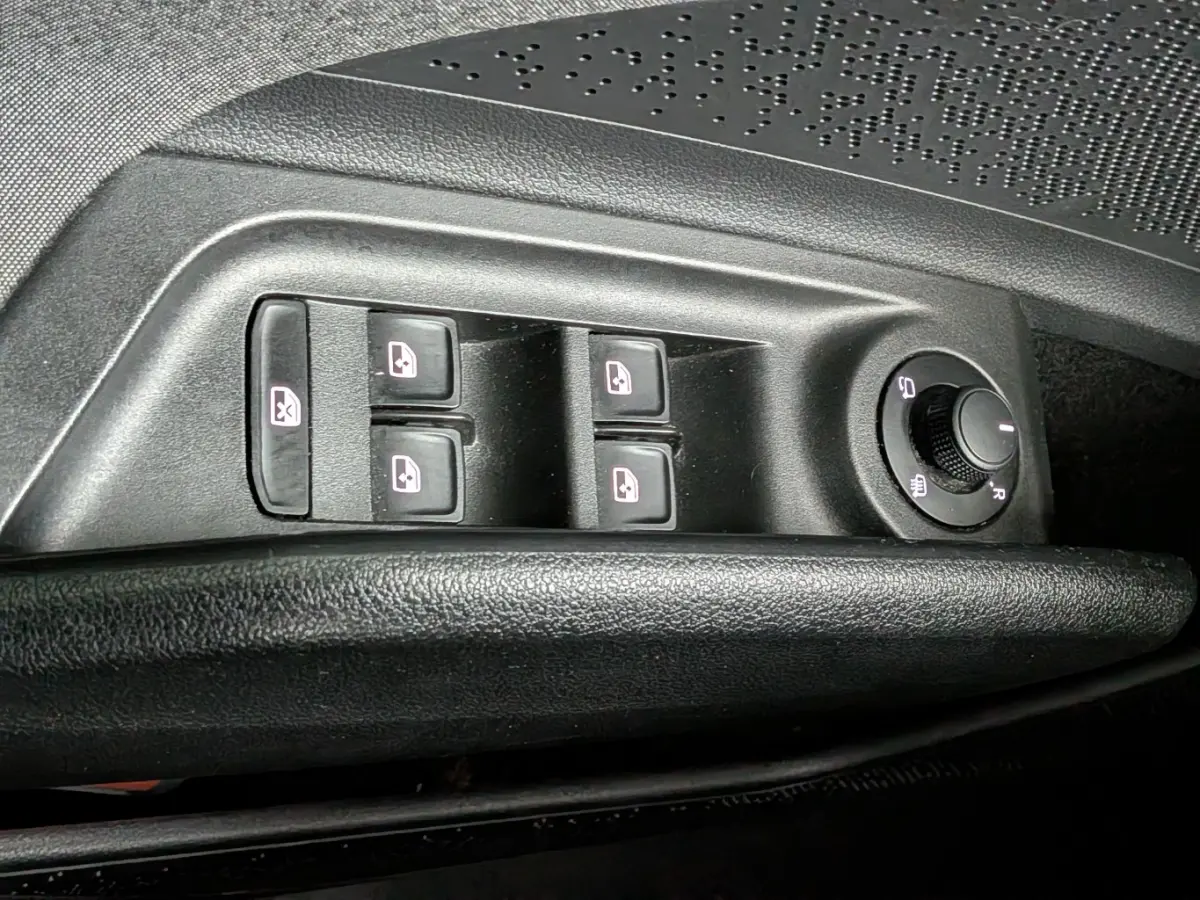 60 180 pk | SOH 92,4 | LM-Velgen 19 inch | Achteruitrijcamera | Apple Carplay