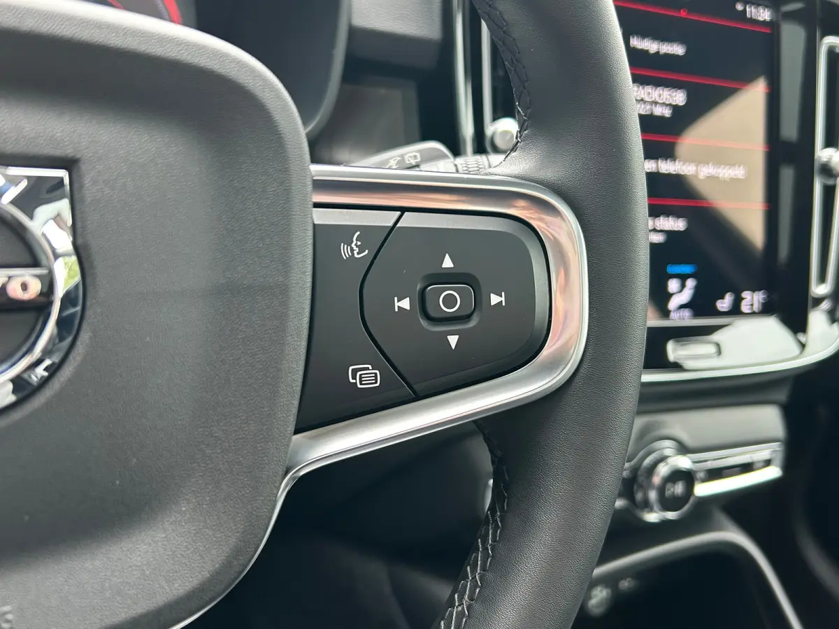 1.5 T5 Plug-in hybrid Ultimate Dark | Pano | Memory | Leder | SoH 93% | Harman/Kardon | Trekhaak | 360 camera | Black pakket |