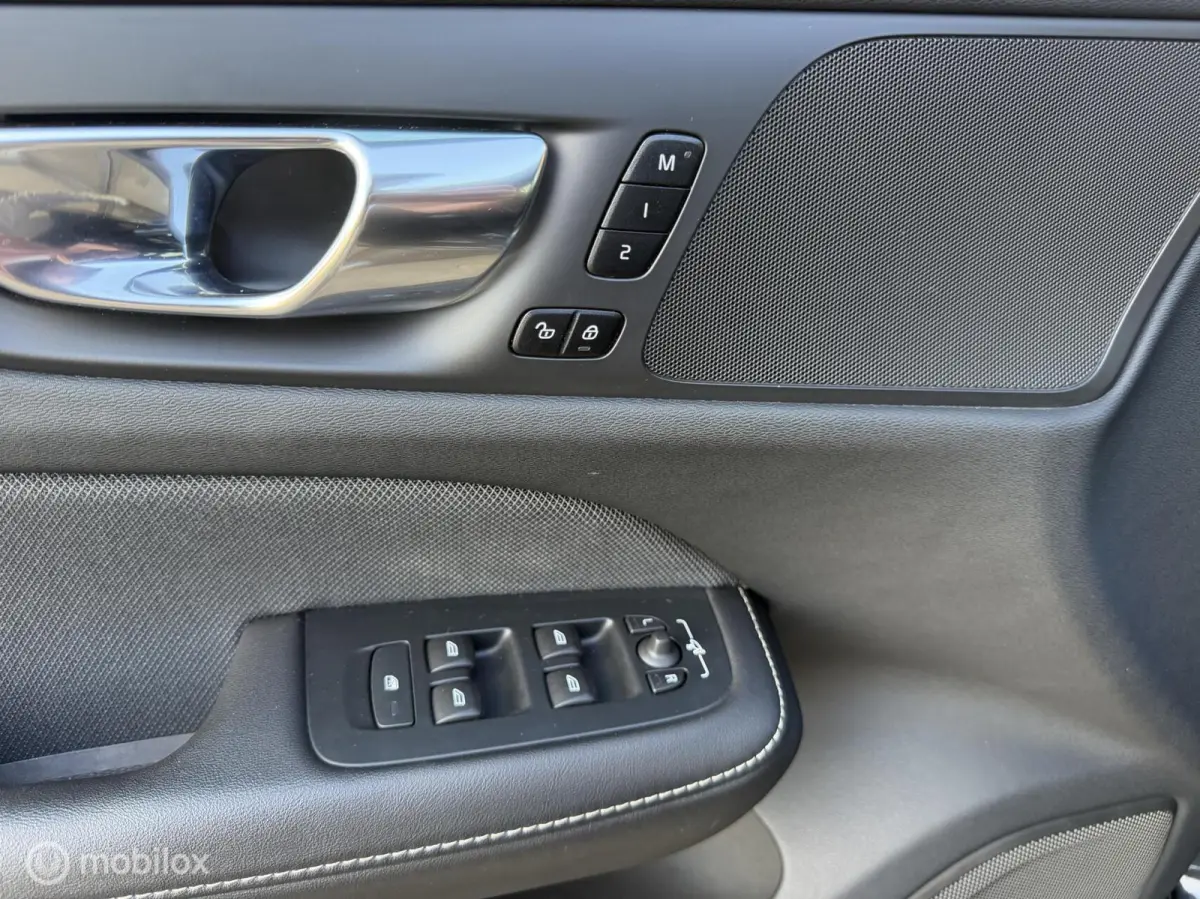 2.0 T6 Plug-in hybrid AWD Plus Dark LONG RANGE