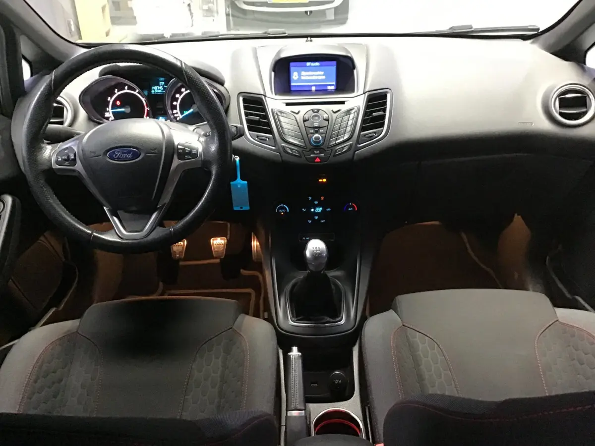 1.0 EcoBoost ST Line I Dealer Onderh. I Navi I Clima I Cruise I Led I 17inch I Park. sens I Getint Glas I Nette Auto.