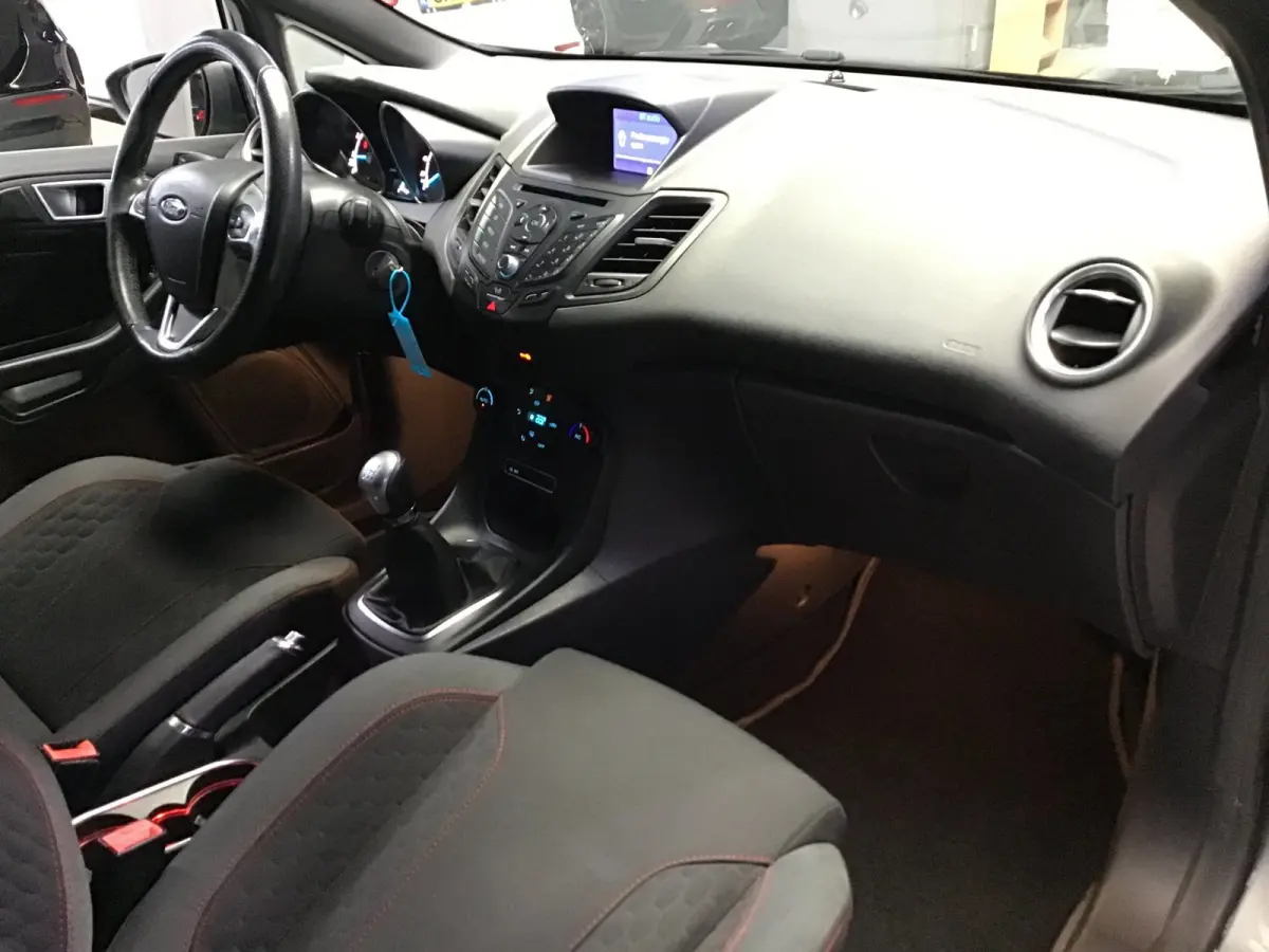 1.0 EcoBoost ST Line I Dealer Onderh. I Navi I Clima I Cruise I Led I 17inch I Park. sens I Getint Glas I Nette Auto.