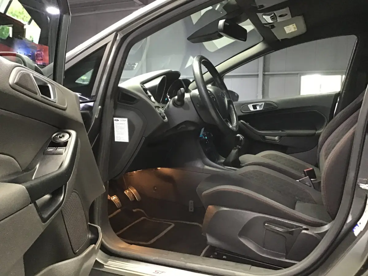 1.0 EcoBoost ST Line I Dealer Onderh. I Navi I Clima I Cruise I Led I 17inch I Park. sens I Getint Glas I Nette Auto.