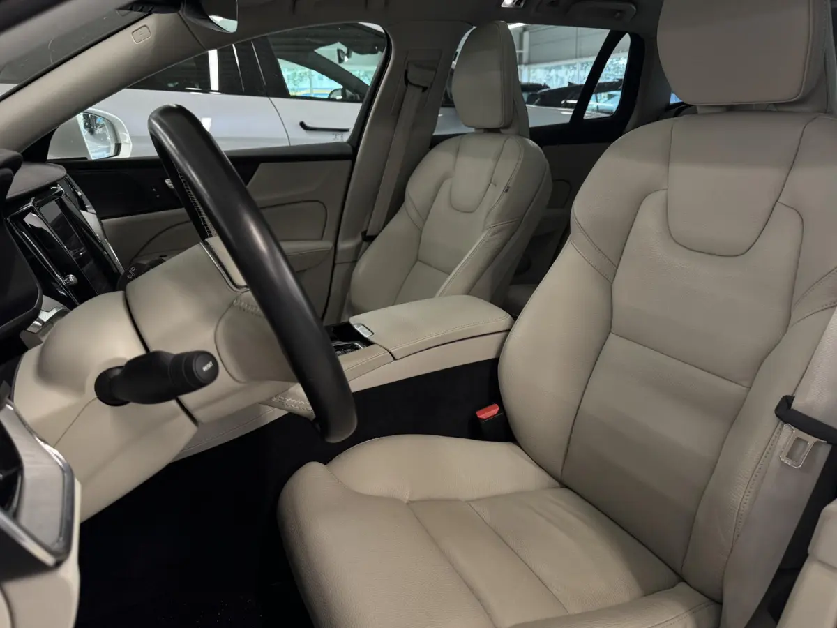 2.0 T6 Recharge AWD Inscription | H&K audio | Camera  | Climate | Memory seat | Verwarmd stuurwiel/voorstoelen | Elektrisch achterklep( Vestiging - Nieuwegein )