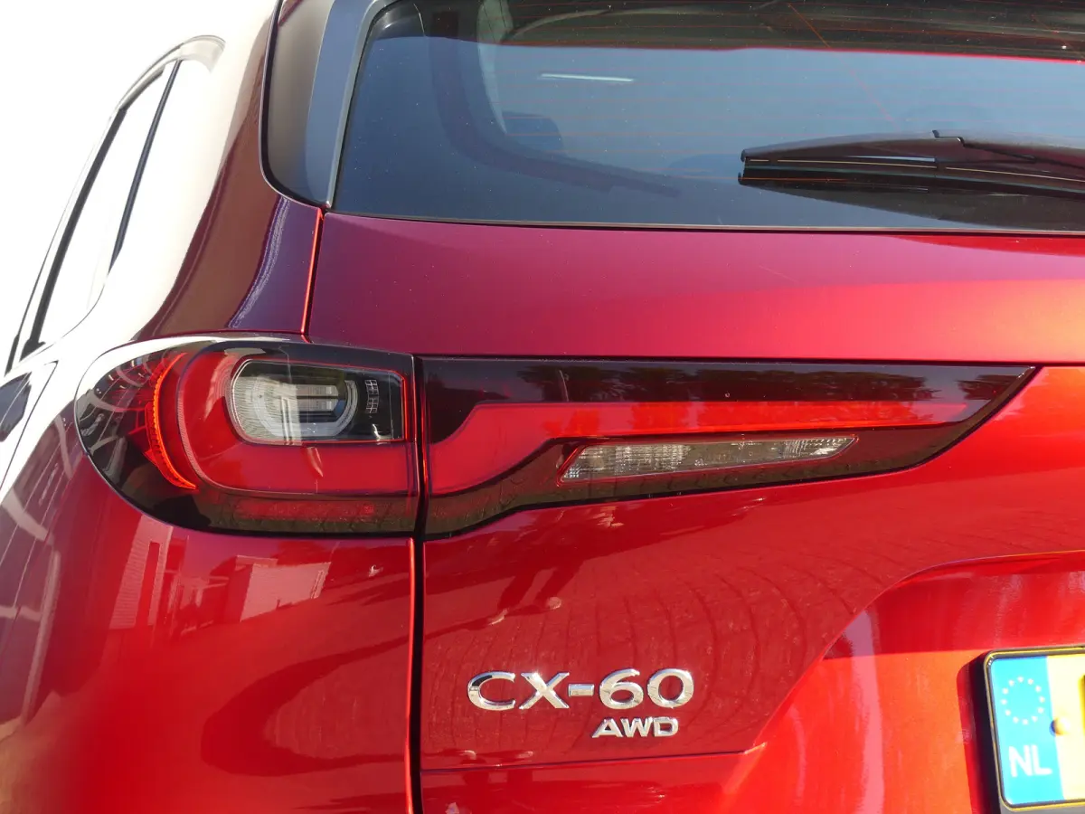 2.5 e-SkyActiv PHEV Homura | TREKHAAK | DODEHOEKDETECTIE | STOEL+STUURVERWARMING | CAMERA | PARKEERSENSOREN V+A | NAVI | LMV 20" | APPLE CARPLAY / ANDROID AUTO | HEAD-UP |