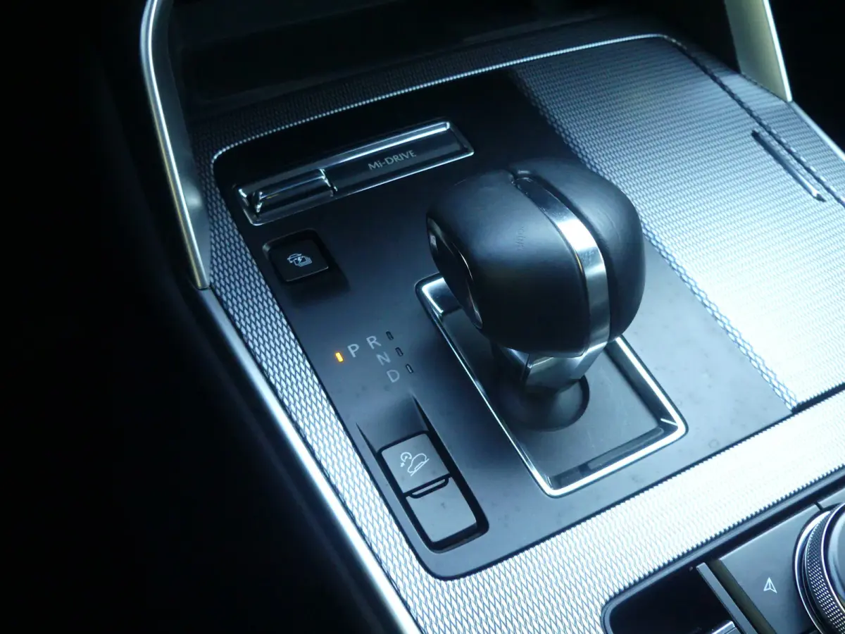 2.5 e-SkyActiv PHEV Homura | TREKHAAK | DODEHOEKDETECTIE | STOEL+STUURVERWARMING | CAMERA | PARKEERSENSOREN V+A | NAVI | LMV 20" | APPLE CARPLAY / ANDROID AUTO | HEAD-UP |