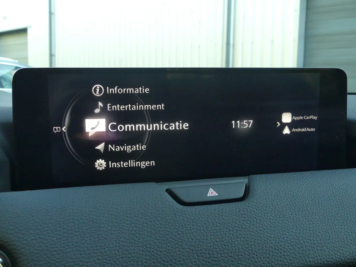 2.5 e-SkyActiv PHEV Homura | TREKHAAK | DODEHOEKDETECTIE | STOEL+STUURVERWARMING | CAMERA | PARKEERSENSOREN V+A | NAVI | LMV 20" | APPLE CARPLAY / ANDROID AUTO | HEAD-UP |