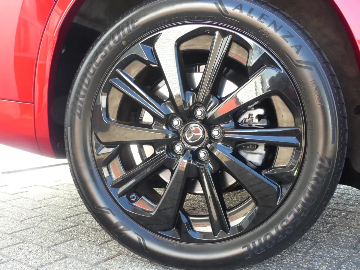 2.5 e-SkyActiv PHEV Homura | TREKHAAK | DODEHOEKDETECTIE | STOEL+STUURVERWARMING | CAMERA | PARKEERSENSOREN V+A | NAVI | LMV 20" | APPLE CARPLAY / ANDROID AUTO | HEAD-UP |