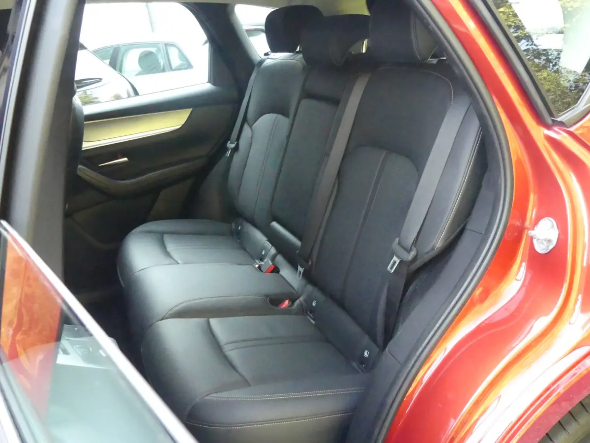 2.5 e-SkyActiv PHEV Homura | TREKHAAK | DODEHOEKDETECTIE | STOEL+STUURVERWARMING | CAMERA | PARKEERSENSOREN V+A | NAVI | LMV 20" | APPLE CARPLAY / ANDROID AUTO | HEAD-UP |