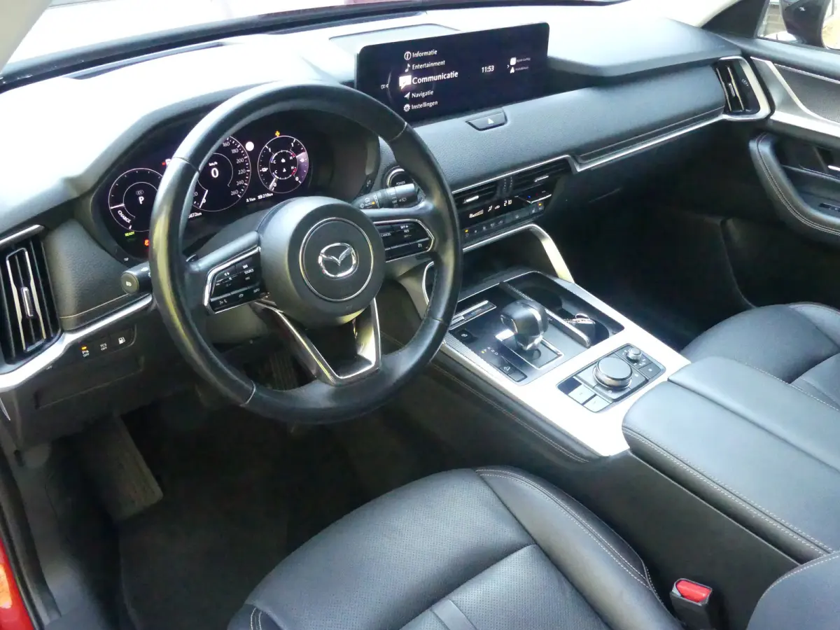 2.5 e-SkyActiv PHEV Homura | TREKHAAK | DODEHOEKDETECTIE | STOEL+STUURVERWARMING | CAMERA | PARKEERSENSOREN V+A | NAVI | LMV 20" | APPLE CARPLAY / ANDROID AUTO | HEAD-UP |