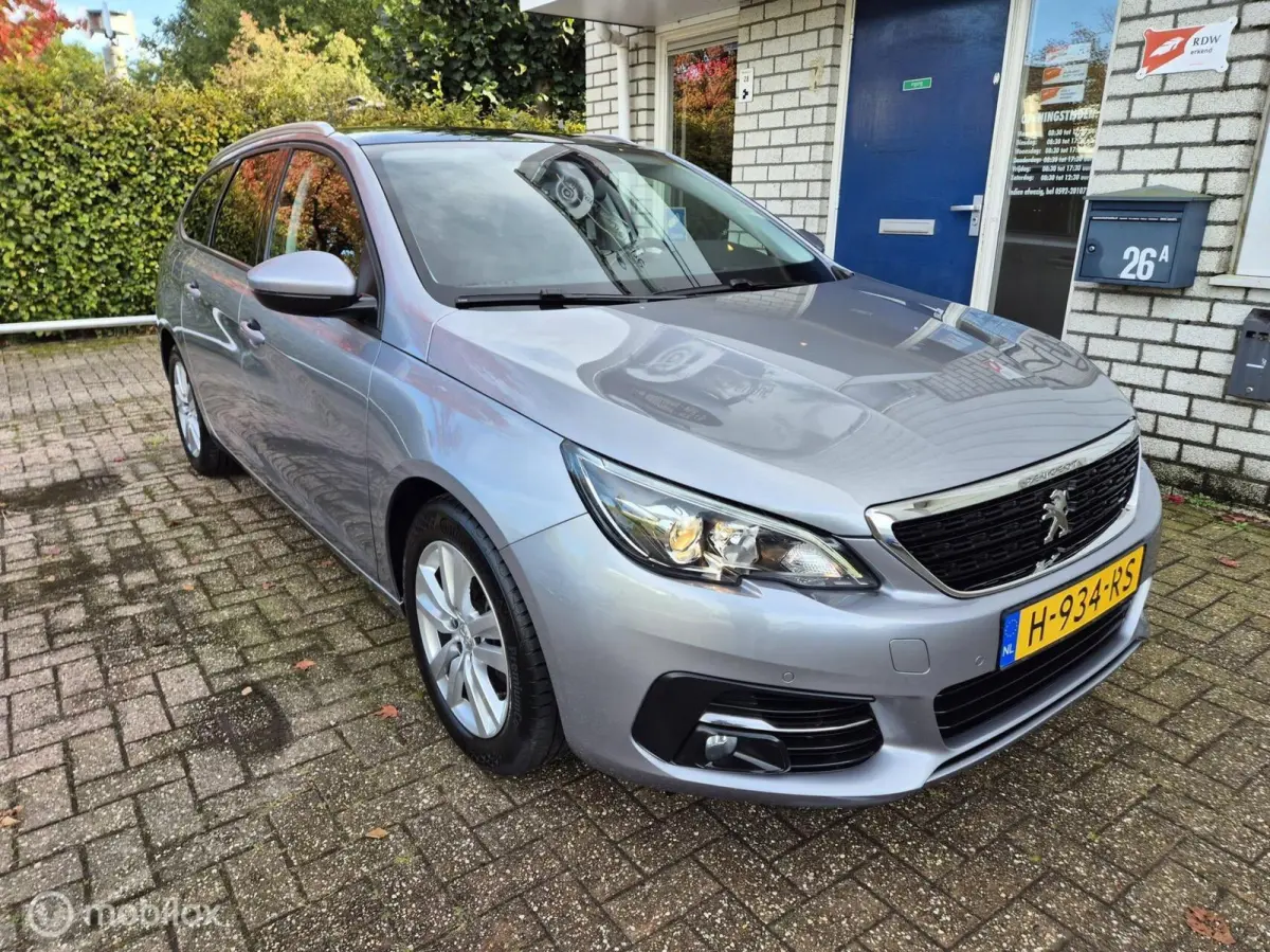 1.2 PureTech Blue Lease Premium