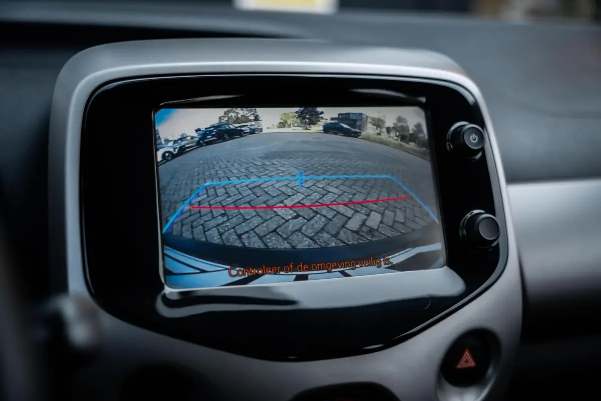 1.0 VVT-i x-play*CAMERA*AIRCO*5-DEURS*NAVI*