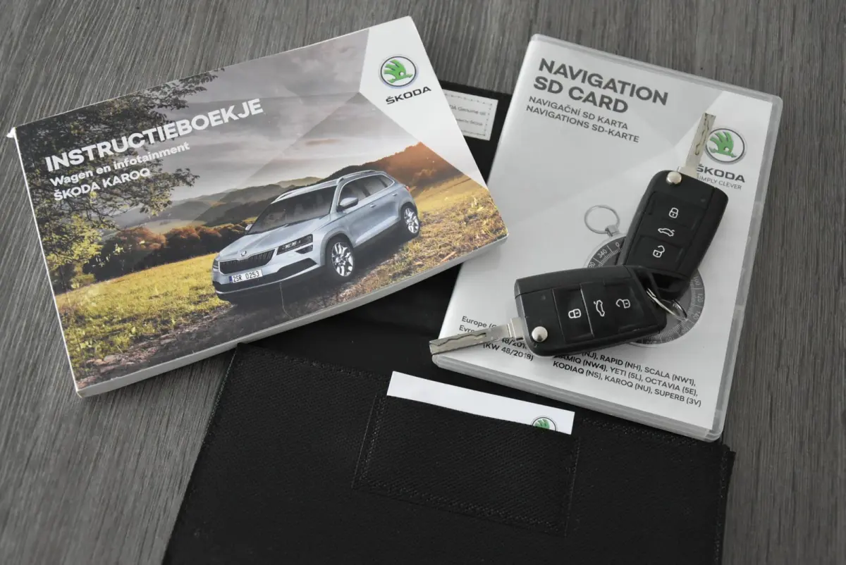 1.0 TSI Business Edition Navi Clima PDC Cruise
