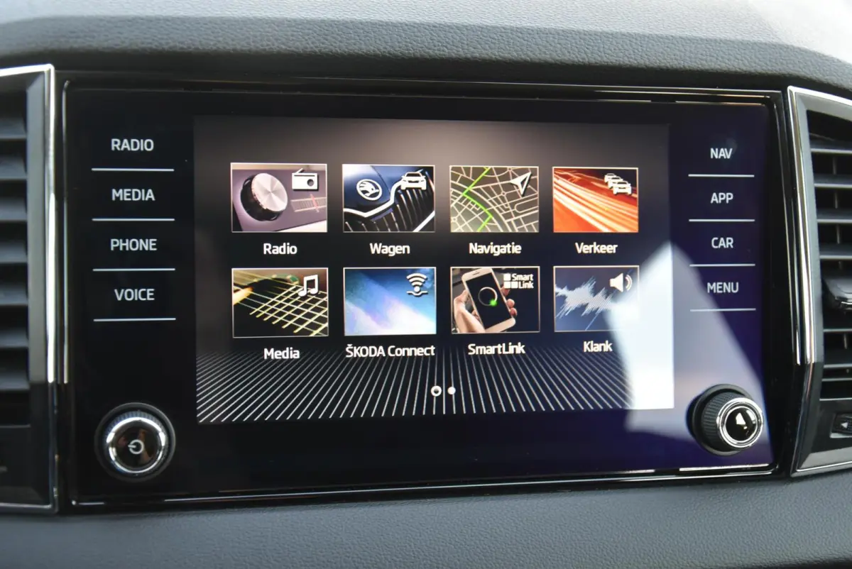 1.0 TSI Business Edition Navi Clima PDC Cruise