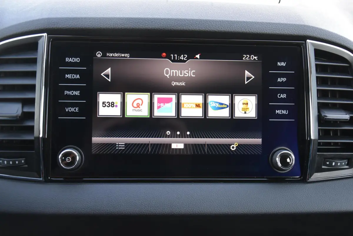 1.0 TSI Business Edition Navi Clima PDC Cruise