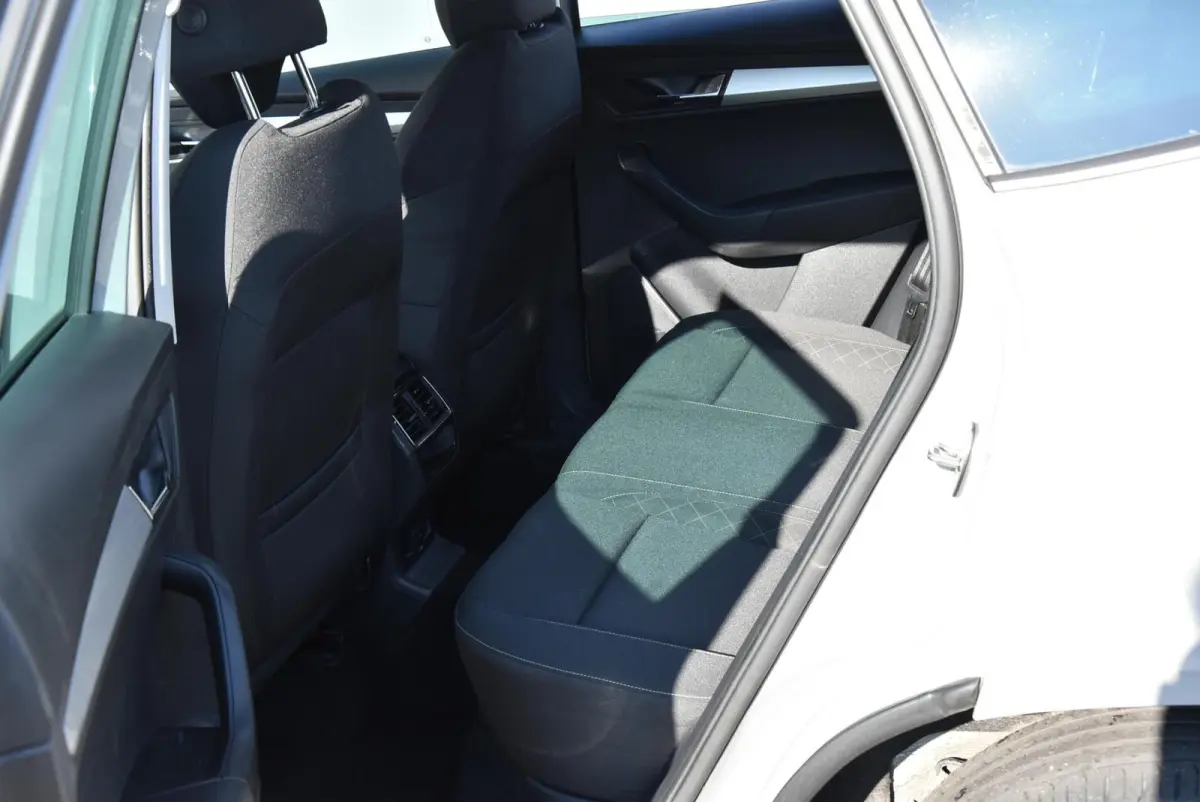 1.0 TSI Business Edition Navi Clima PDC Cruise