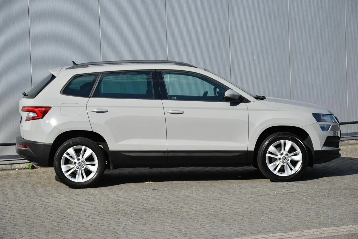 1.0 TSI Business Edition Navi Clima PDC Cruise