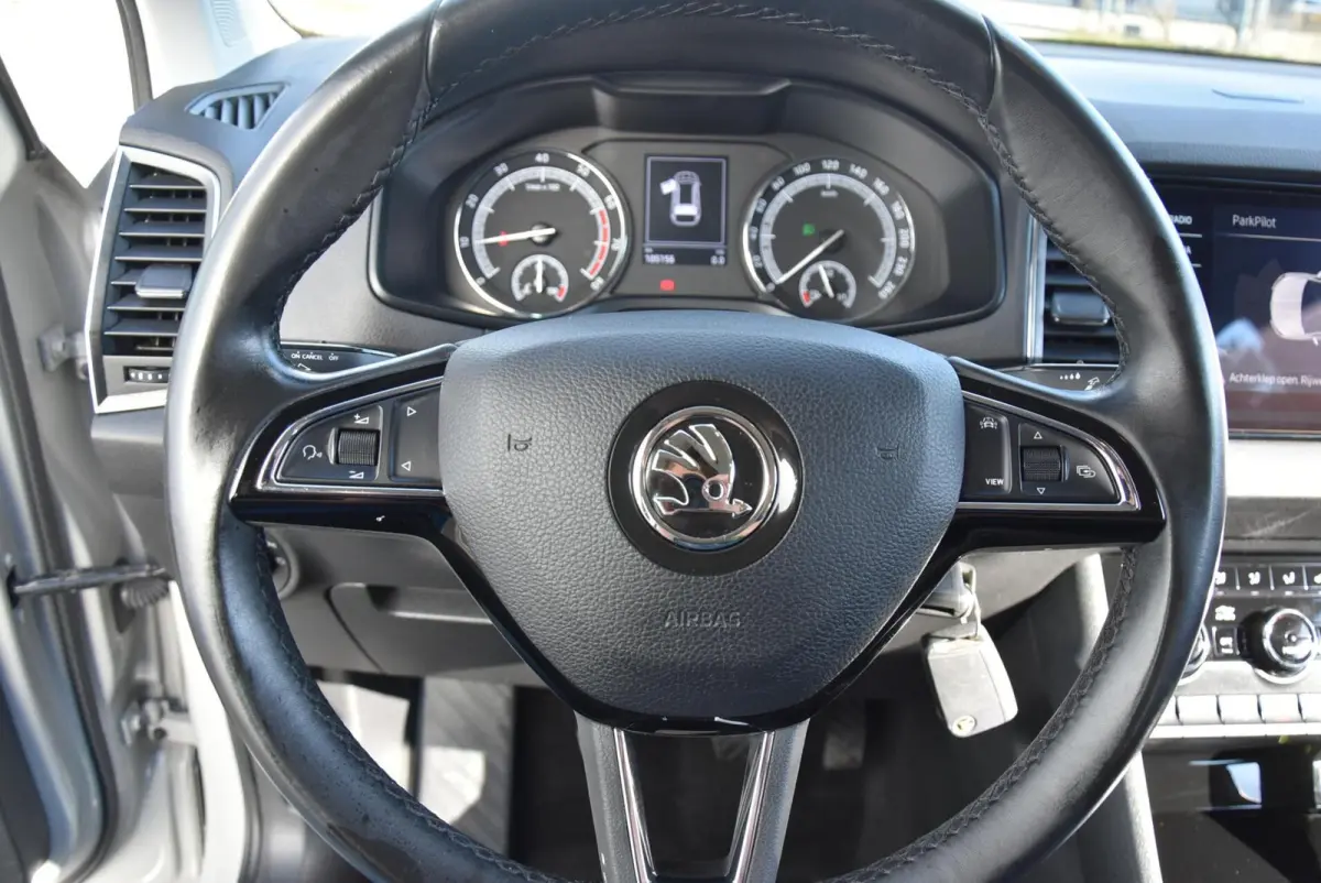 1.0 TSI Business Edition Navi Clima PDC Cruise